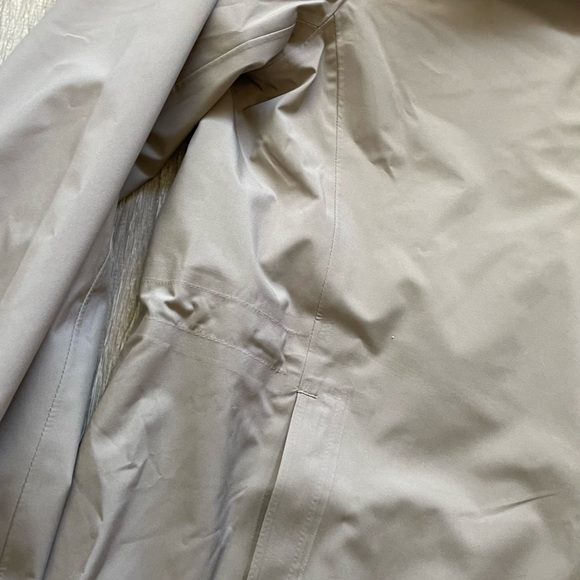 Aritzia the group by babaton frontier hooded waterproof rain coat jacket S - Picture 5 of 7
